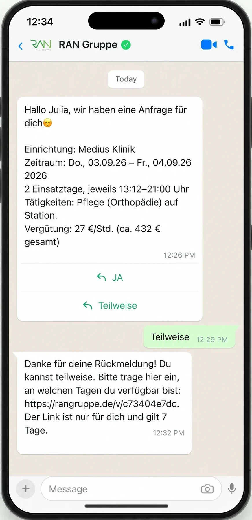 Die echte WhatsApp-Anfrage an eine Fachkraft: Einrichtung, Zeitraum, Tätigkeit, Vergütung, darunter die Antworten Ja und Teilweise